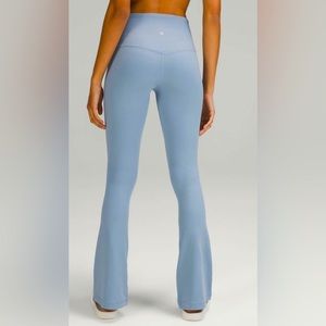 Lululemon Align™ High-Rise Mini-Flared Pant 32"
Chambray🤎